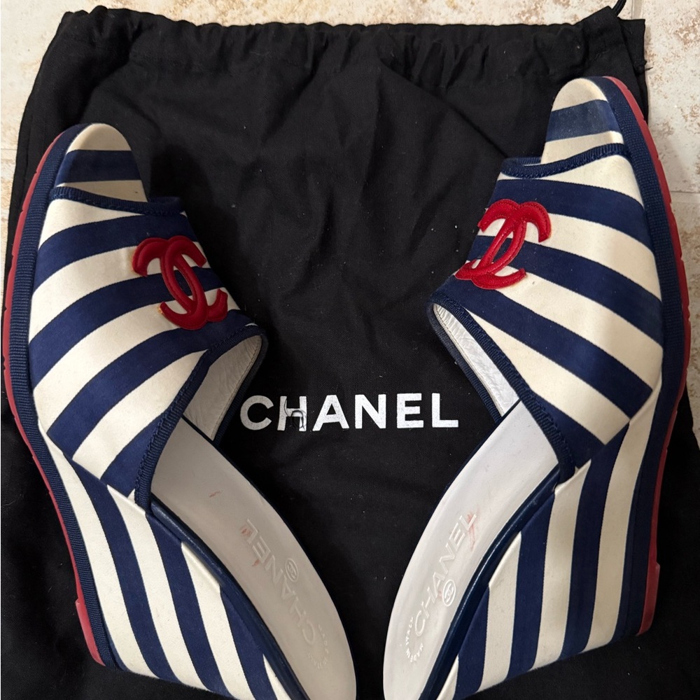 CHANEL Cruise line Navy, White & Red Striped Wedge Slide Sandals size EU41 - Picture 5 of 9